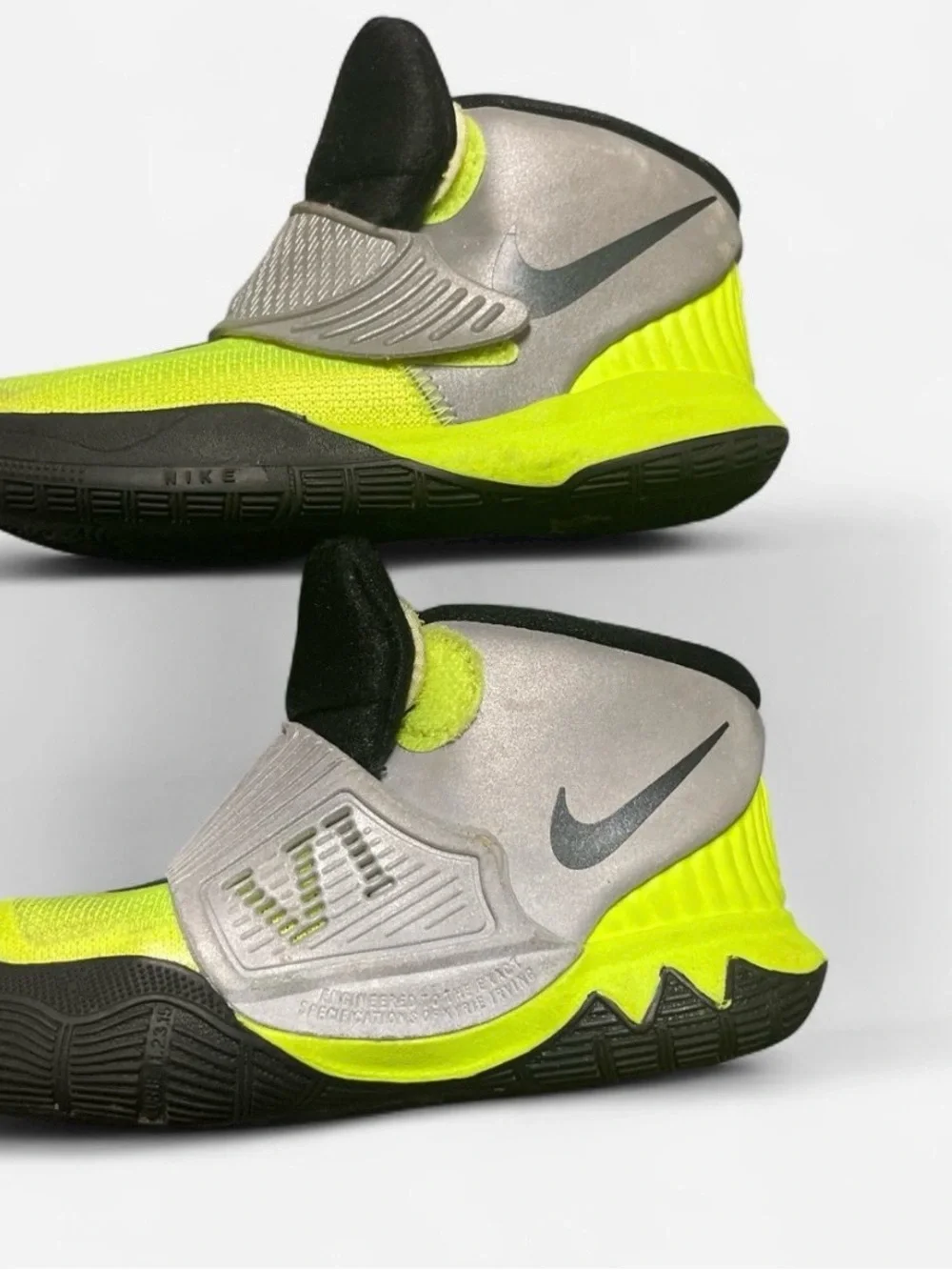 Nike Kyrie 6 cross volt Kids sneakers in Neon